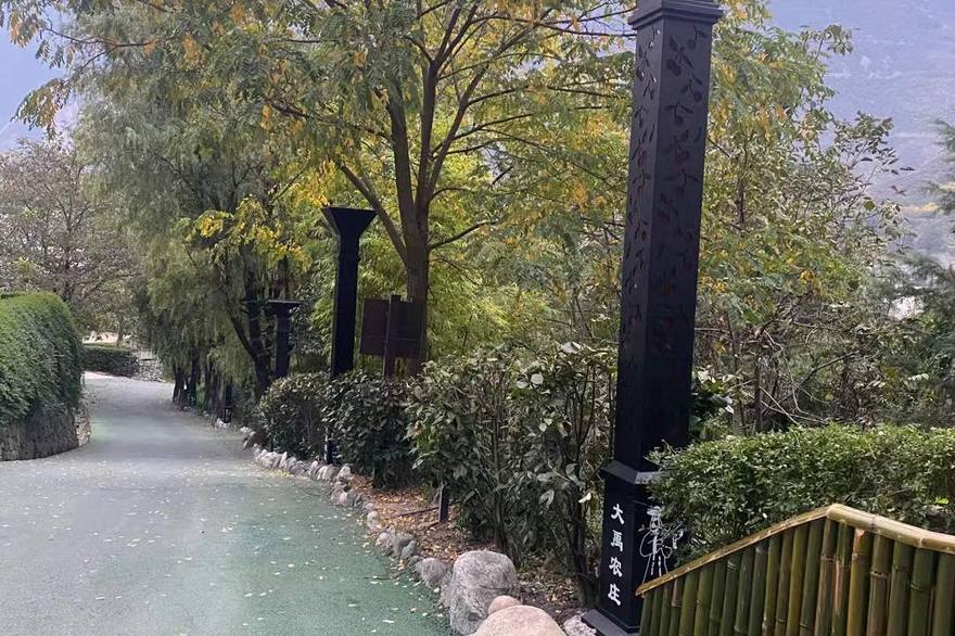 韶关市太阳能路灯应用场景实拍